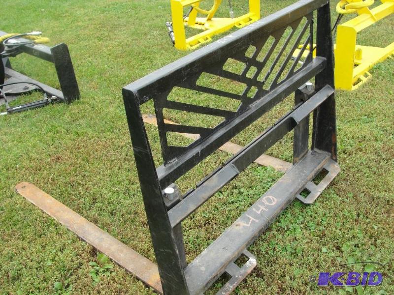 Wiidkat 4ft Pallet Forks -&nbsp Holes on end...