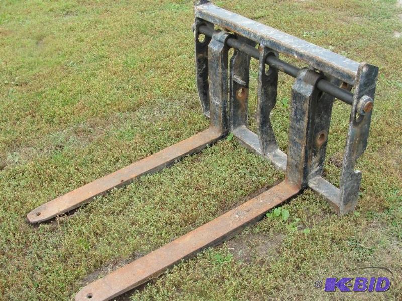 6000# Pallet Forks for Telehandler Holes on e...