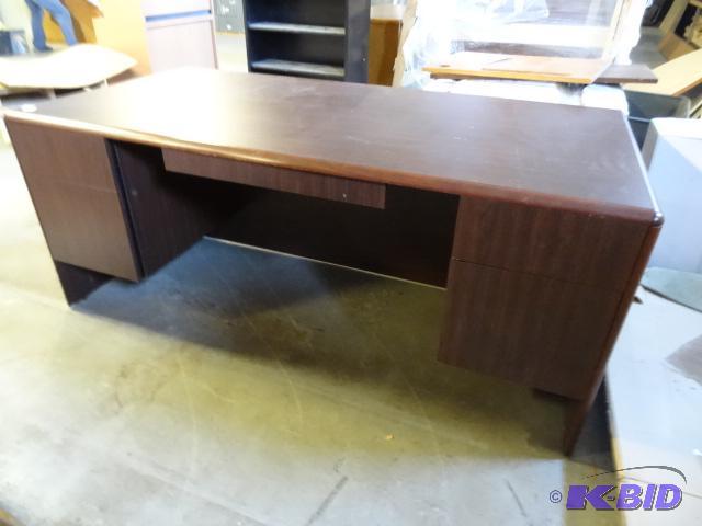 Wood office desk. 4 drawer and pencil drawer....