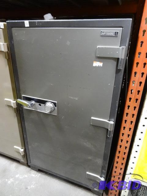 Safe Guard SD109TJM 36 x 26 x 54 safe. Has co...