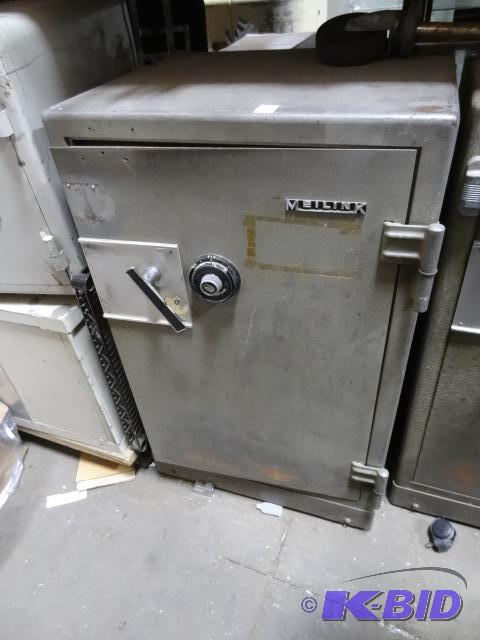 Meilink safe. 25 x 22 x 41. Includes combo. N...