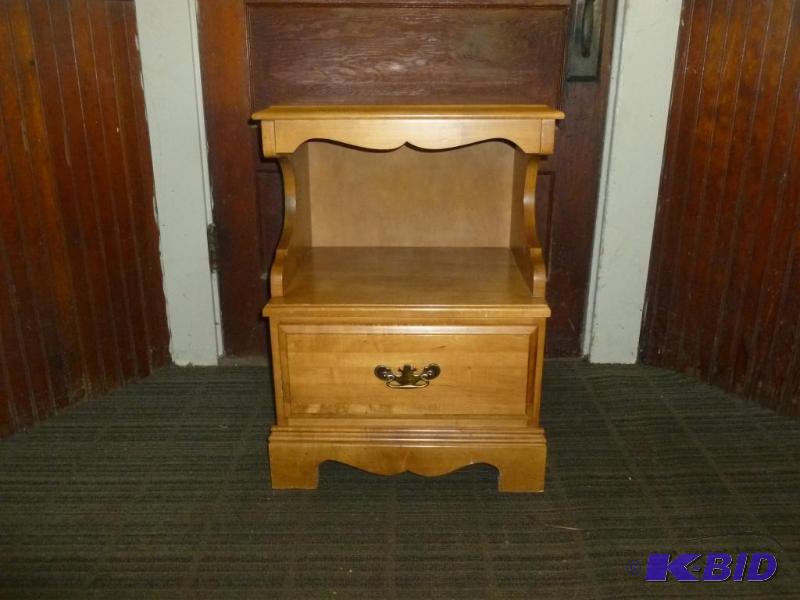 lot 10 image: Nice solid wood one drawer night stand that m...
