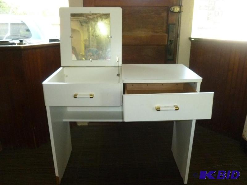 lot 11 image: Single drawer wooden vanity with flip lid top...