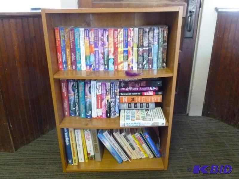 lot 17 image: Wood laminate two tier bookshelf that measure...