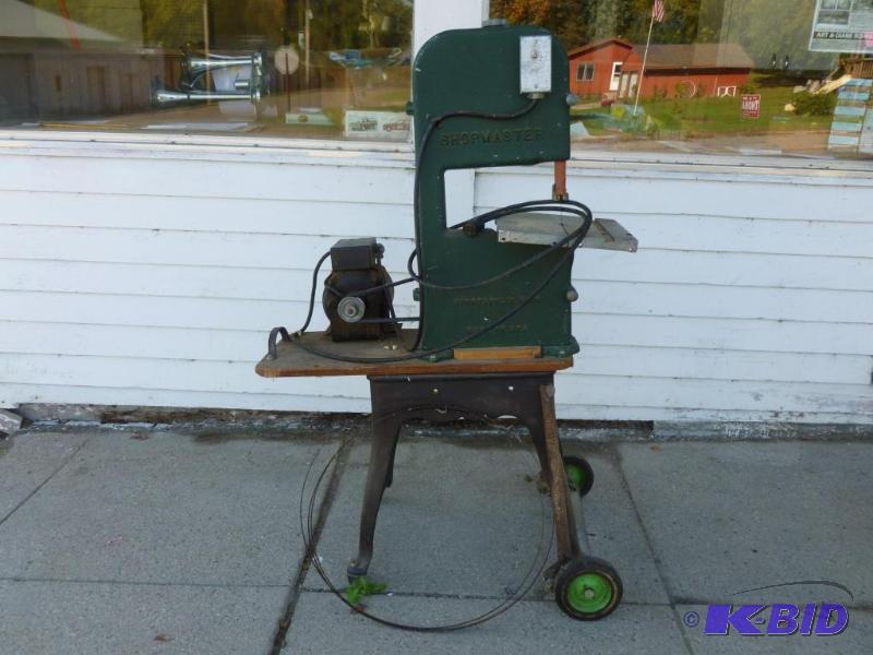 lot 2 image: Shop Master heavy duty band saw that measures...