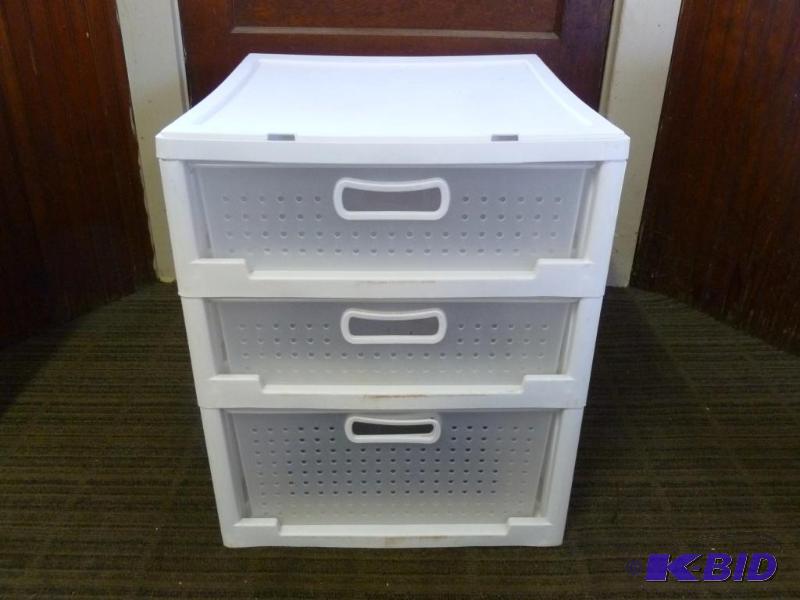 lot 24 image: Large Sterlite three drawer plastic storage c...