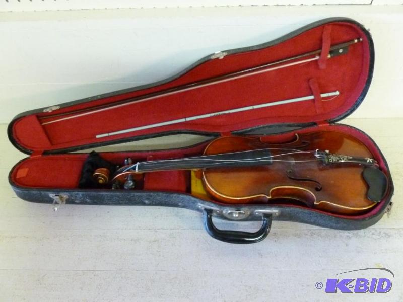 lot 25 image: Antique Antonius&nbspStradivarius Violin tha...