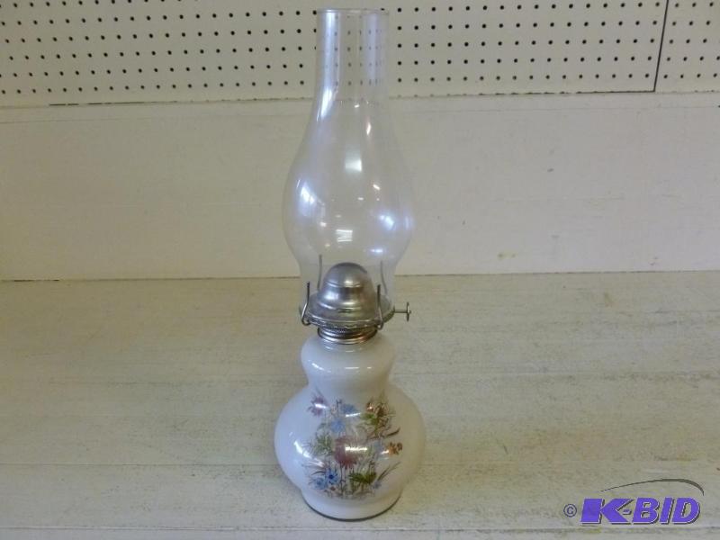 lot 38 image: Kaadan painted glass oil lamp that measures 1...