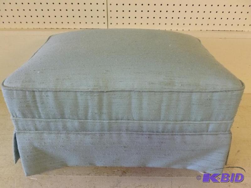 lot 50 image: Vintage padded foot stool that measures 16&qu...