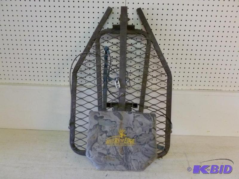 lot 54 image: Rivers Edge heavy duty metal framed portable...