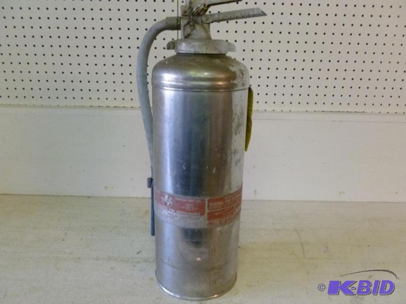 lot 59 image: Large Vintage General Fire Extinguisher Corp....
