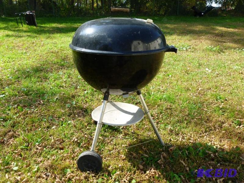 lot 60 image: Large Weber Kettle portable charcoal grill, g...
