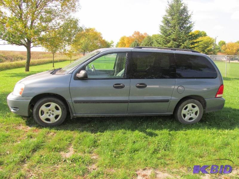 lot 2 image: 04 Ford Freestar