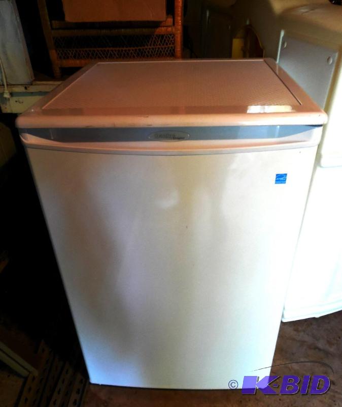 lot 20 image: Danby 4.2 cu. ft. Upright Freezer in white 4.8 out of 5 Star Highly Rated