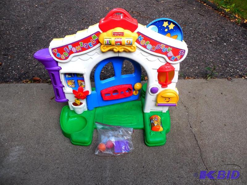 lot 7 image: Fisher Price Laugh and Learn Learning HomePlayhouse Sounds Light Accessories