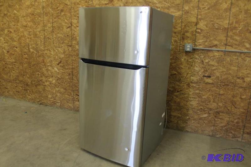 NEW LG LARGE CAPACITY TOP FREEZER REFRIGERATOR WITH ICE MAKER (FITS A 33 OPENING)