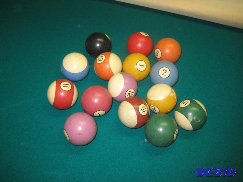 lot 002 image: Vintage Pool Balls