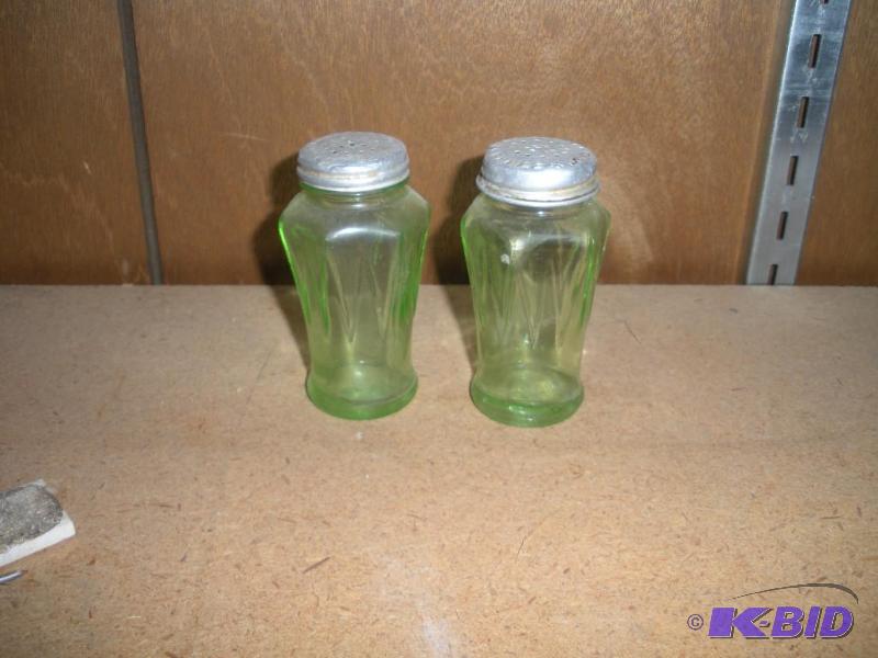lot 014 image: Green Depression Glass Salt and Pepper Shakers