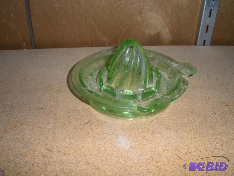 lot 020 image: Green Depression Juicer