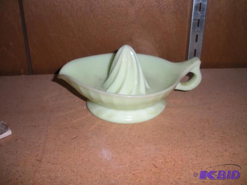 lot 022 image: White Glass Juicer