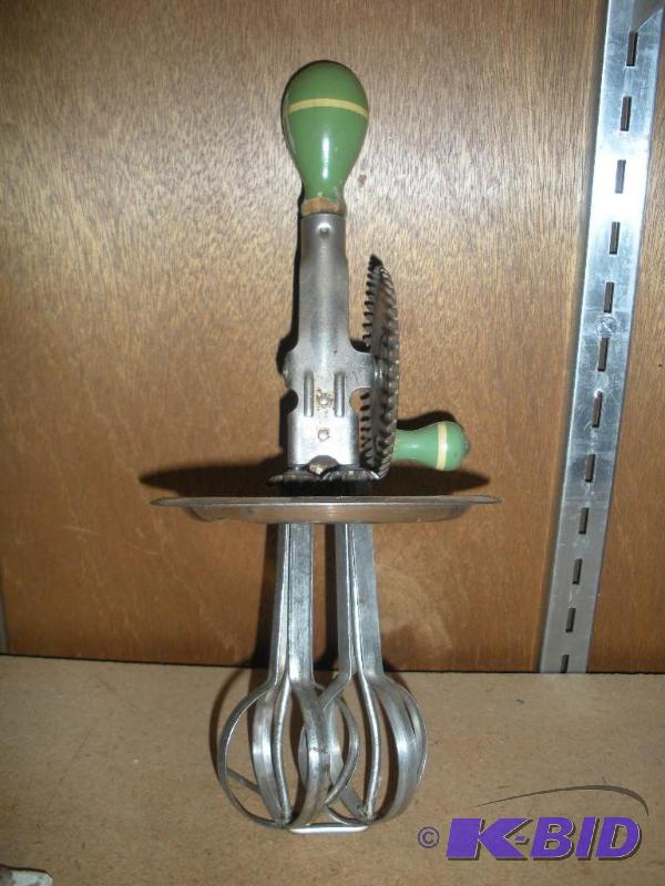 lot 024 image: Green Depression Glass Blender Top