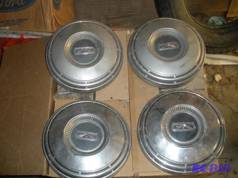 lot 027 image: Four Ford Hub Caps (Believed to be from a 1960s Galaxy)