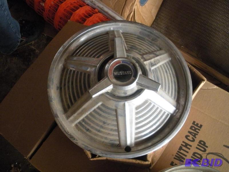 lot 028 image: Ford Mustang Hub Cap (Believed to be from a 1966 Mustang)