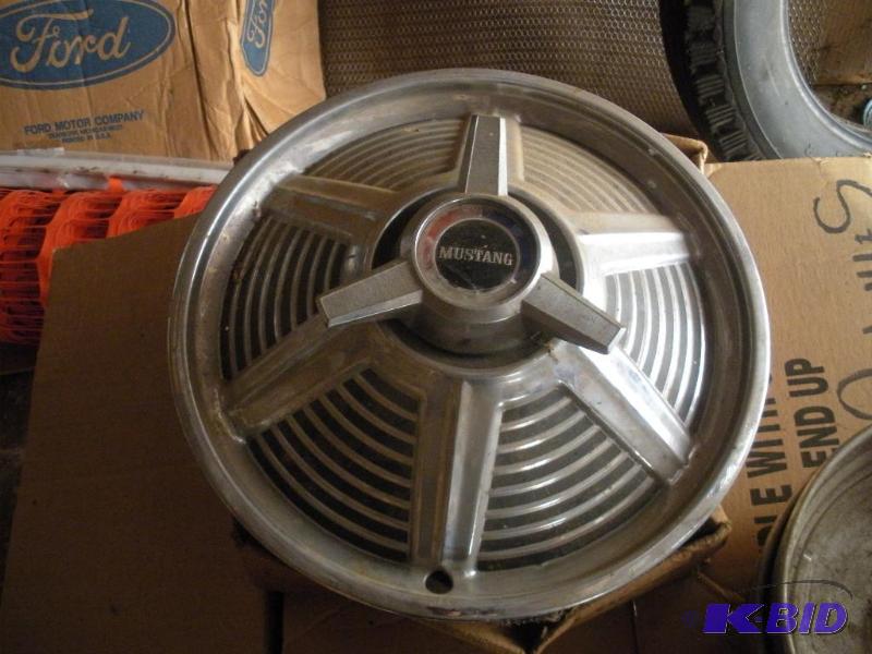 lot 029 image: Ford Mustang Hub Cap (Believed to be from a 1966 Mustang)