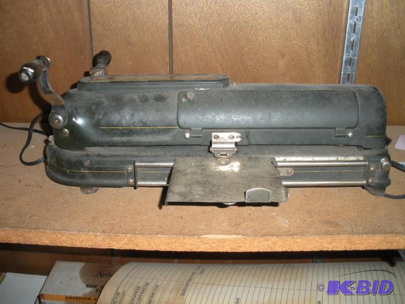 lot 034 image: Printer()  It is Old and Vintage