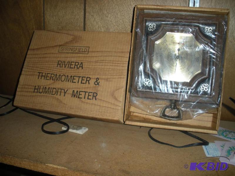 lot 035 image: Thermometer and Humidity Guage (New)