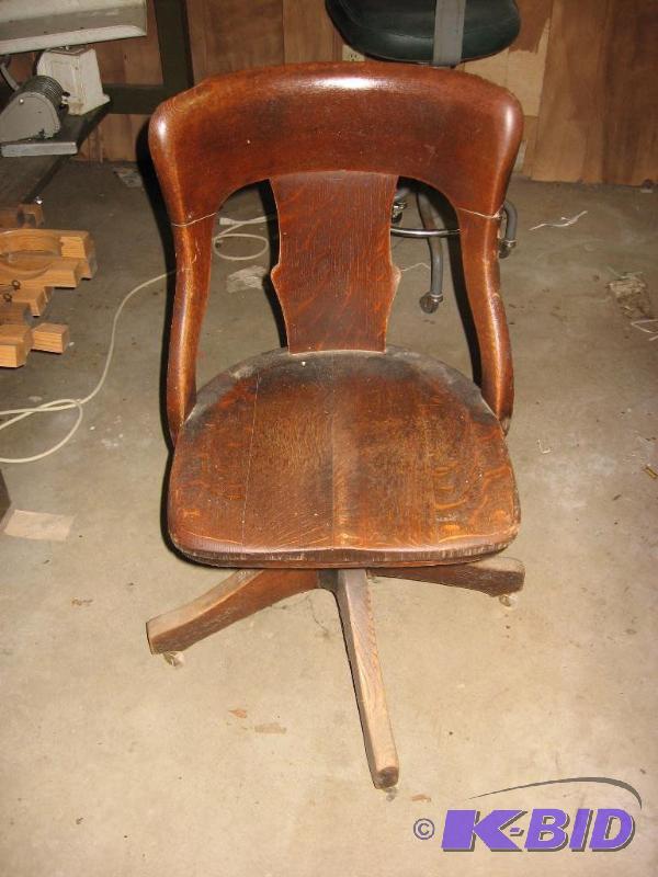lot 042 image: Antique Wooden Desk Chair (Rolling)
