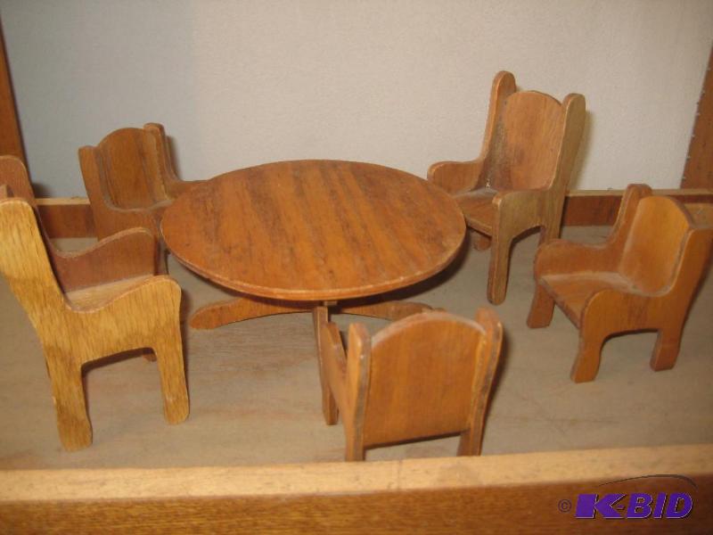 lot 043 image: Vintage Doll House Furniture (Wood)