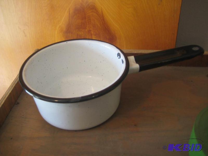 lot 053 image: Vintage Sauce Pan
