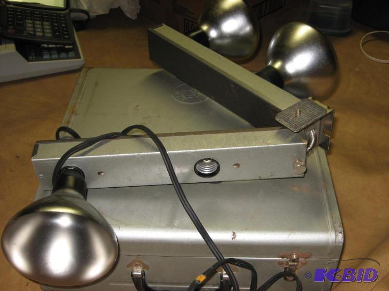 lot 055 image: Vintage Photography Light Set (Portable)
