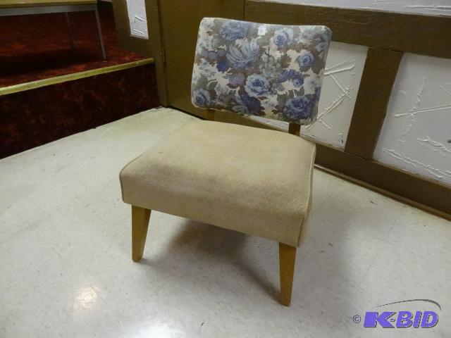 Slipper chair with comforatble wide seat and ...