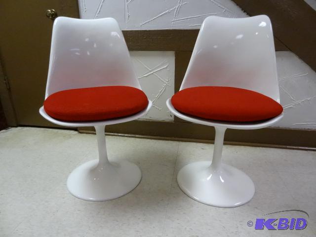 Reproduction tulip base chairs. Crack at base...