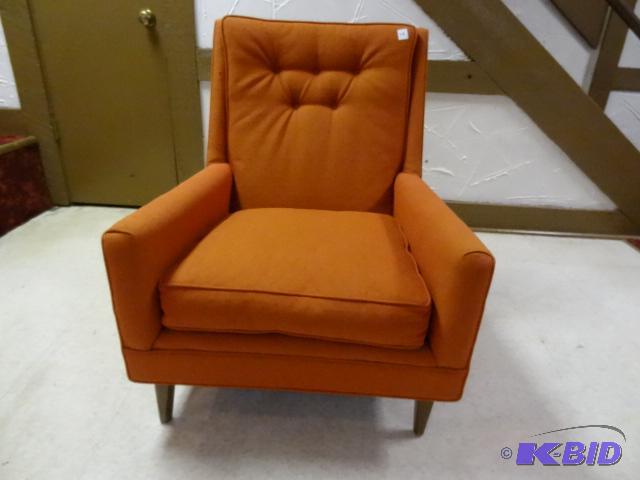 Orange lounge chair in very good condition. S...