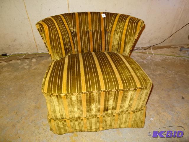 360 degree swivel chair with nice vintage cut...