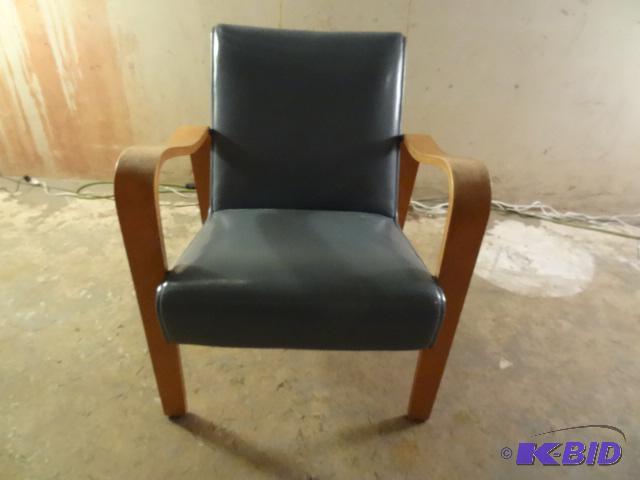 Authentic Thonet lounge with vinyl seating in...