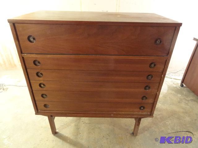 Mid century dresser. Project piece. Needs san...
