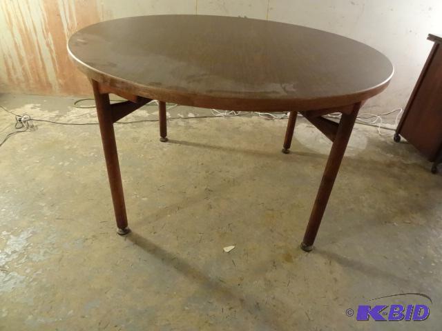 Jens Risom dining or conference table. Solid ...