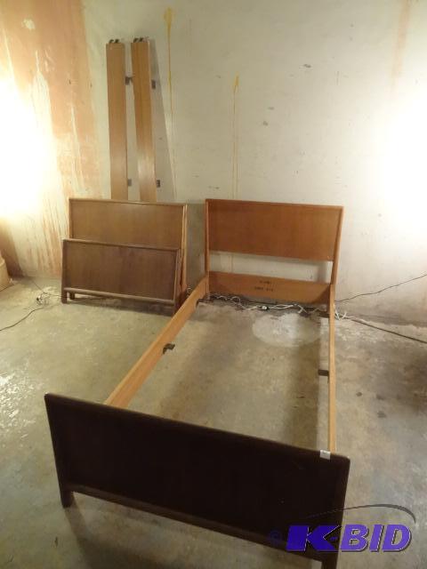 Pair of Robsjohn gibbing for widdicomb twin b...