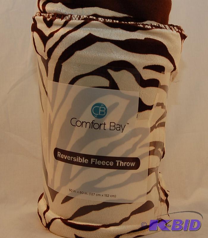 lot 22 image: Comfort Bay Reversible Fleece Throw