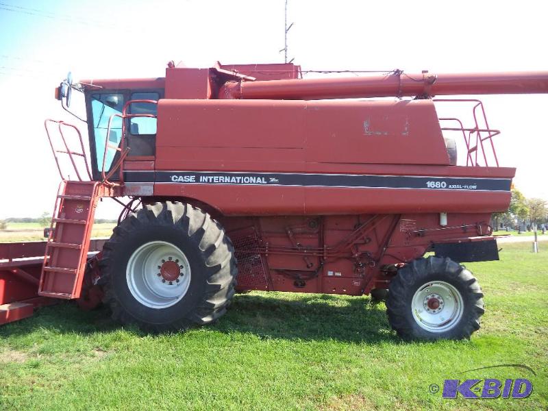 1680 International Combine