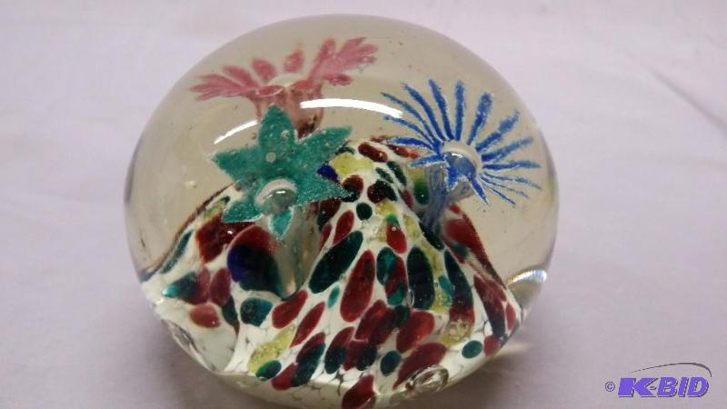 Blown glass paper weight in great shape littl...