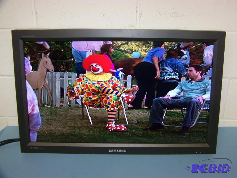 lot 6 image: Samsung, SyncMaster, 32, MonitorLarge Format Display