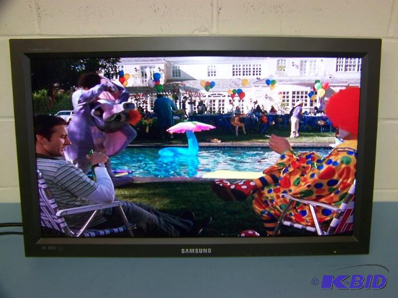 lot 7 image: Samsung, SyncMaster, 32, MonitorLarge Format Display
