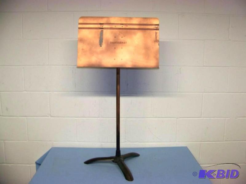 lot 21 image: Manhasset Music Stand