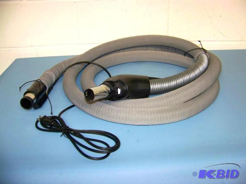 lot 35 image: Cen-Tec, Central VacVacuum, Hose and Handle - BAND NEW