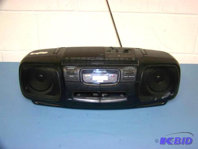 lot 36 image: Panasonic, Portable StereoCDCassette Tape System